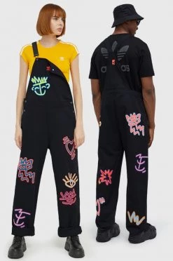 Υφασμάτινα Παντελόνι εργασίας Adidas Originals Pride μαύρο